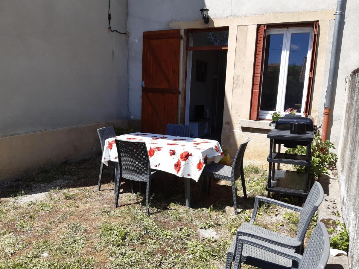 Maison A La Tour Du Pin Villa Exterior foto